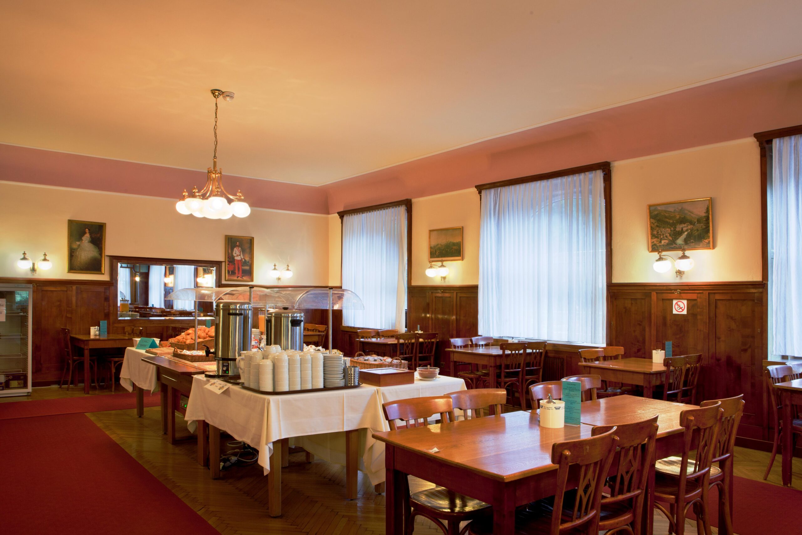 Frühstücksraum im Thermenhotel Krone in Bad Gastein