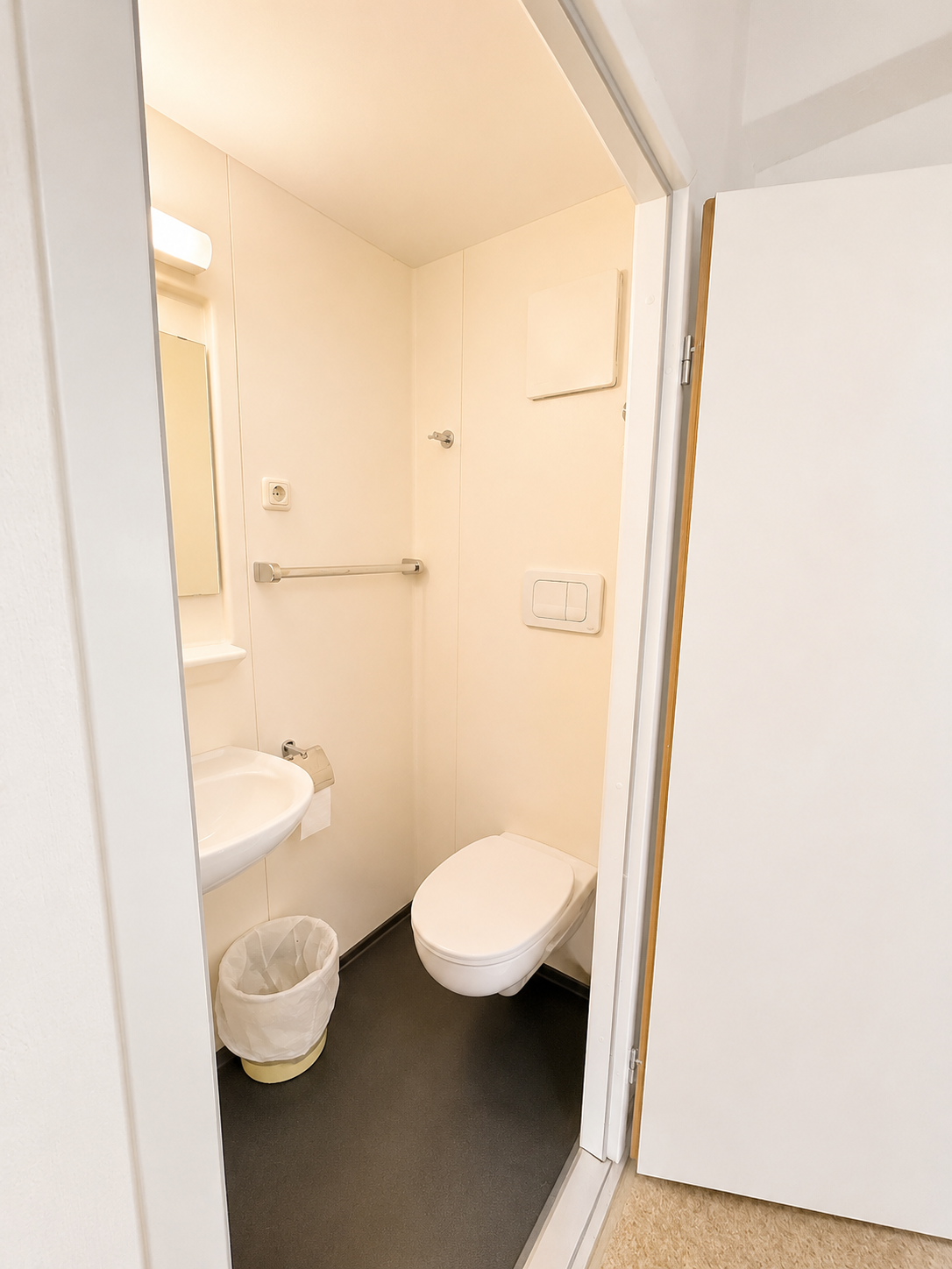 Modernes Badezimmer in der Hindenburg-Depandance Hotel Krone